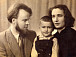 Сергей Орлов с женой Виолеттой и сыном Владимиром. Фото: Белозерский областной краеведческий музей, vk.com/belozermus